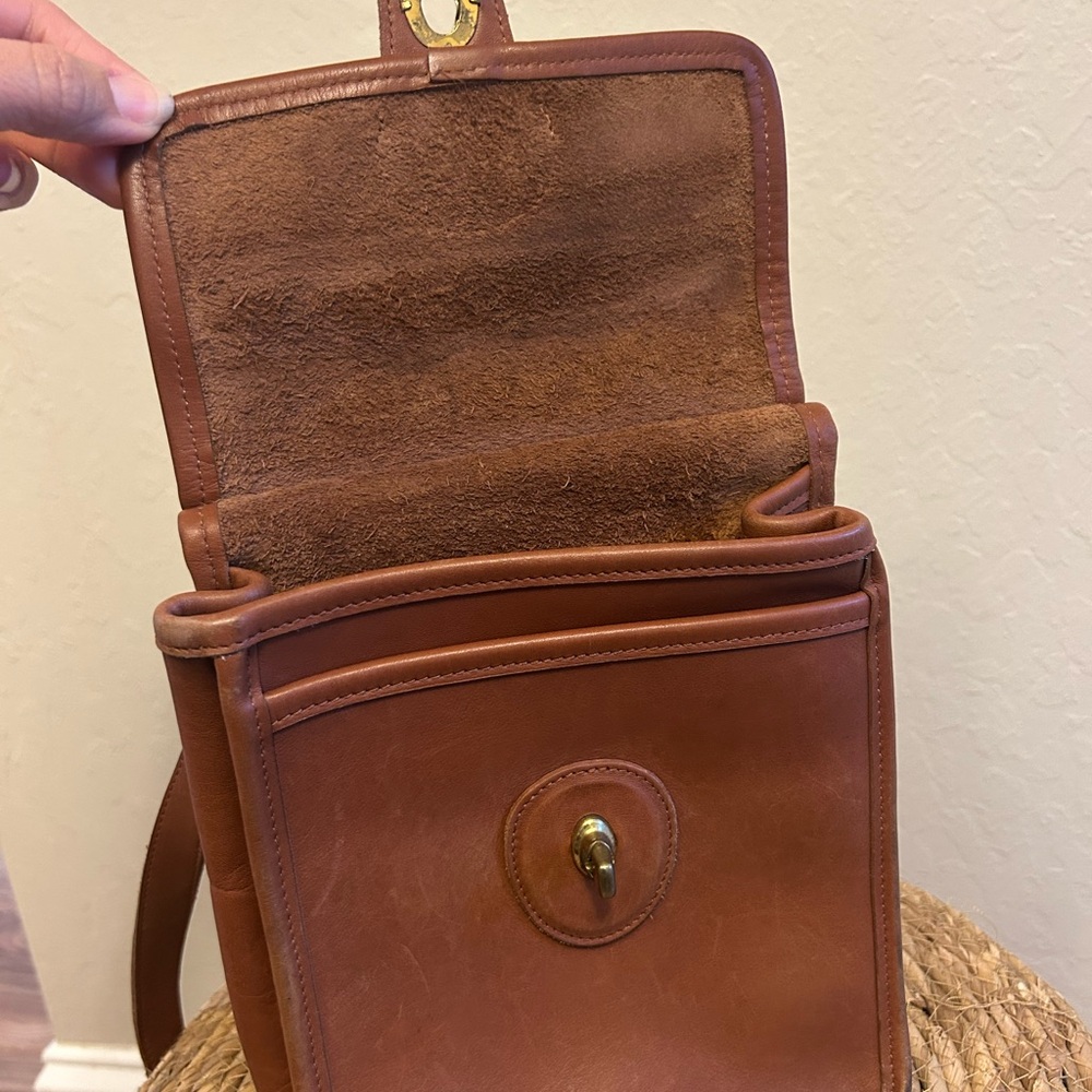 SOLD! ๐ค Vintage Coach Leather Crossbody Bag with Turn Lock - Picture 7 of 11
